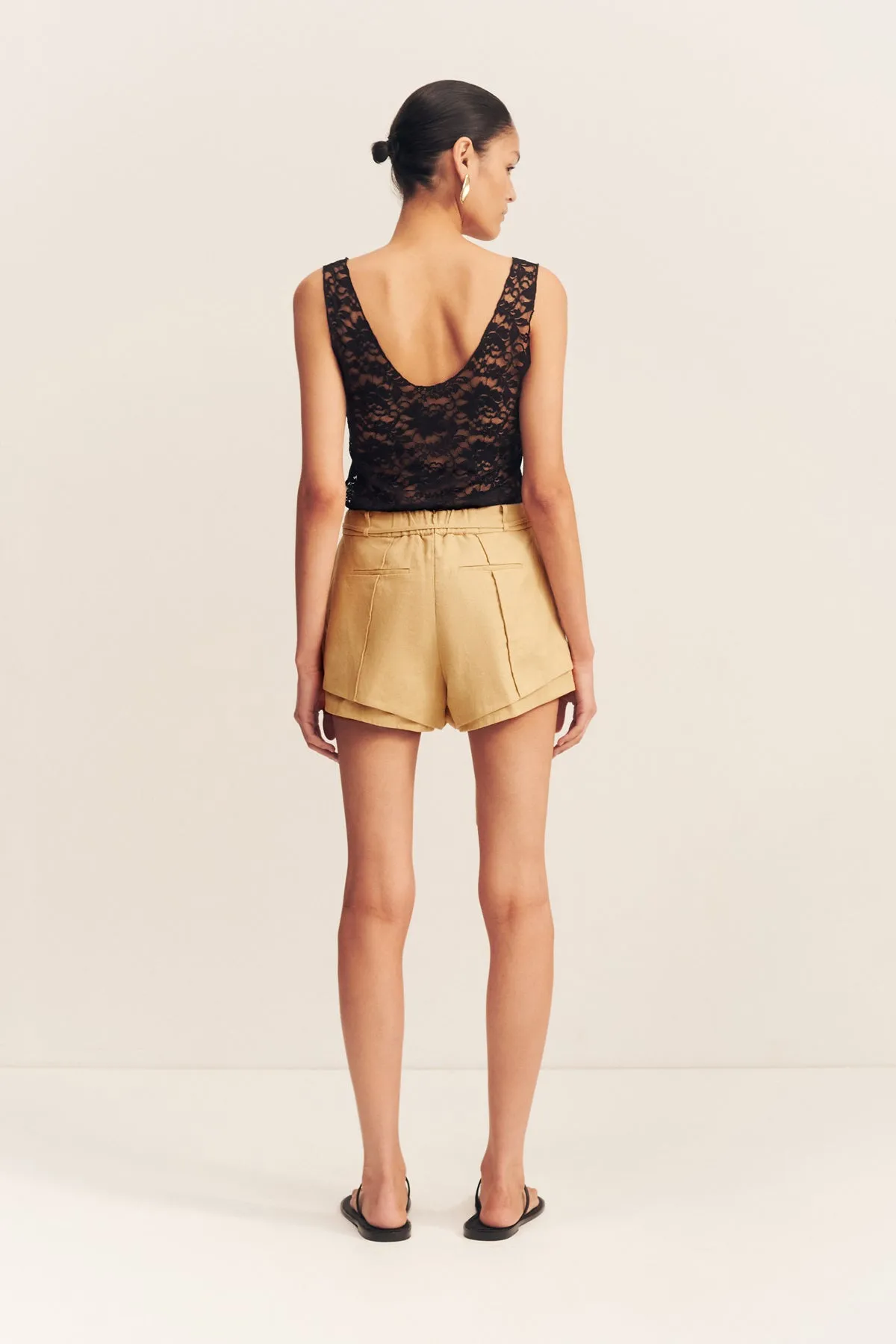 WALLIS LACE SCOOP NECK TANK - BLACK
