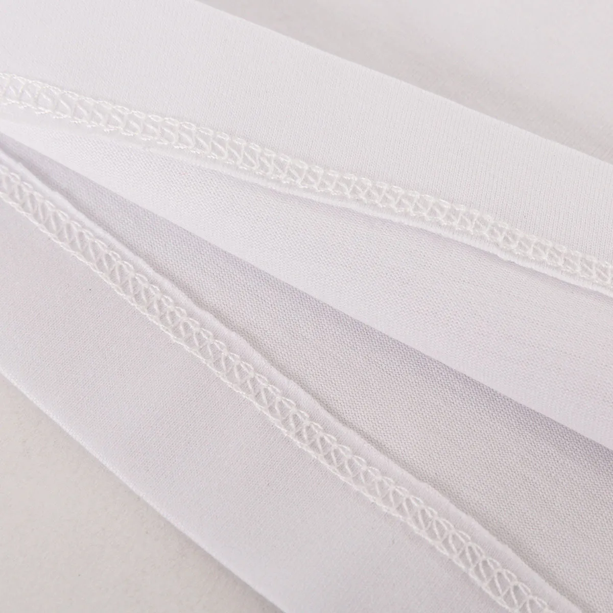 White crew neck short sleeve embroidered T-shirt